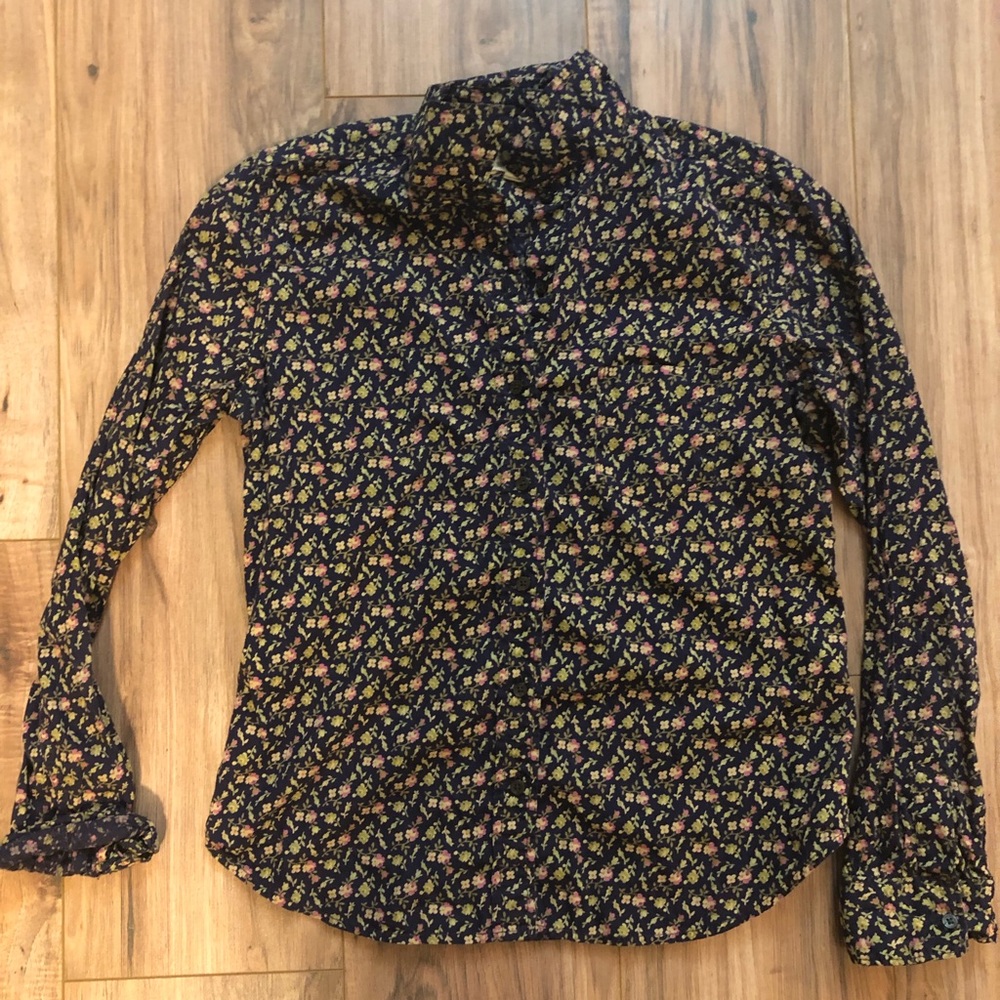 Ralph Lauren trendy button down shirt.